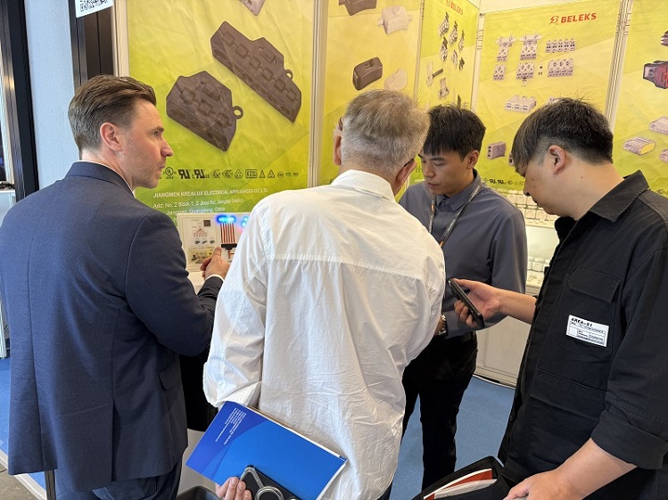 1744592454986373.jpg 03.jpg